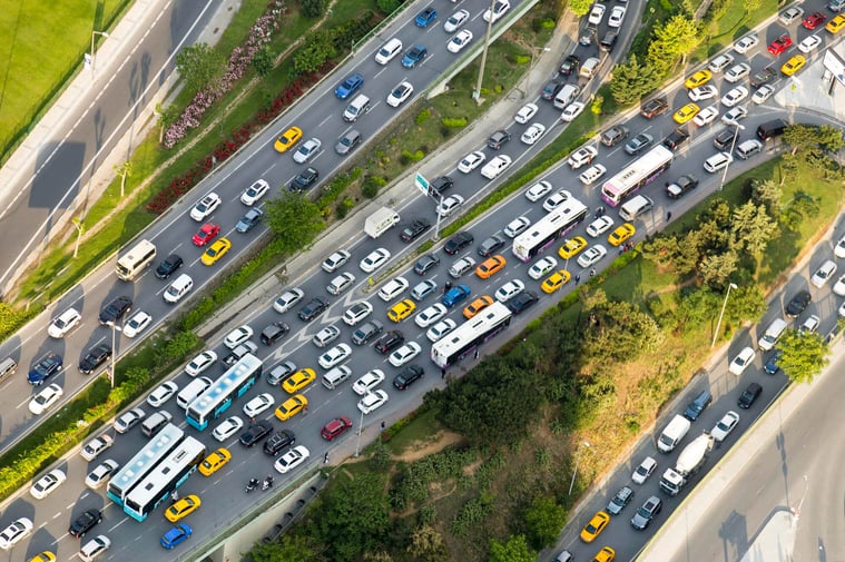 istanbul-view-from-air-shows-us-traffic-jam (1) (1)